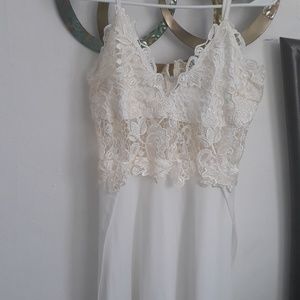 Traje largo abierto en las esquinas